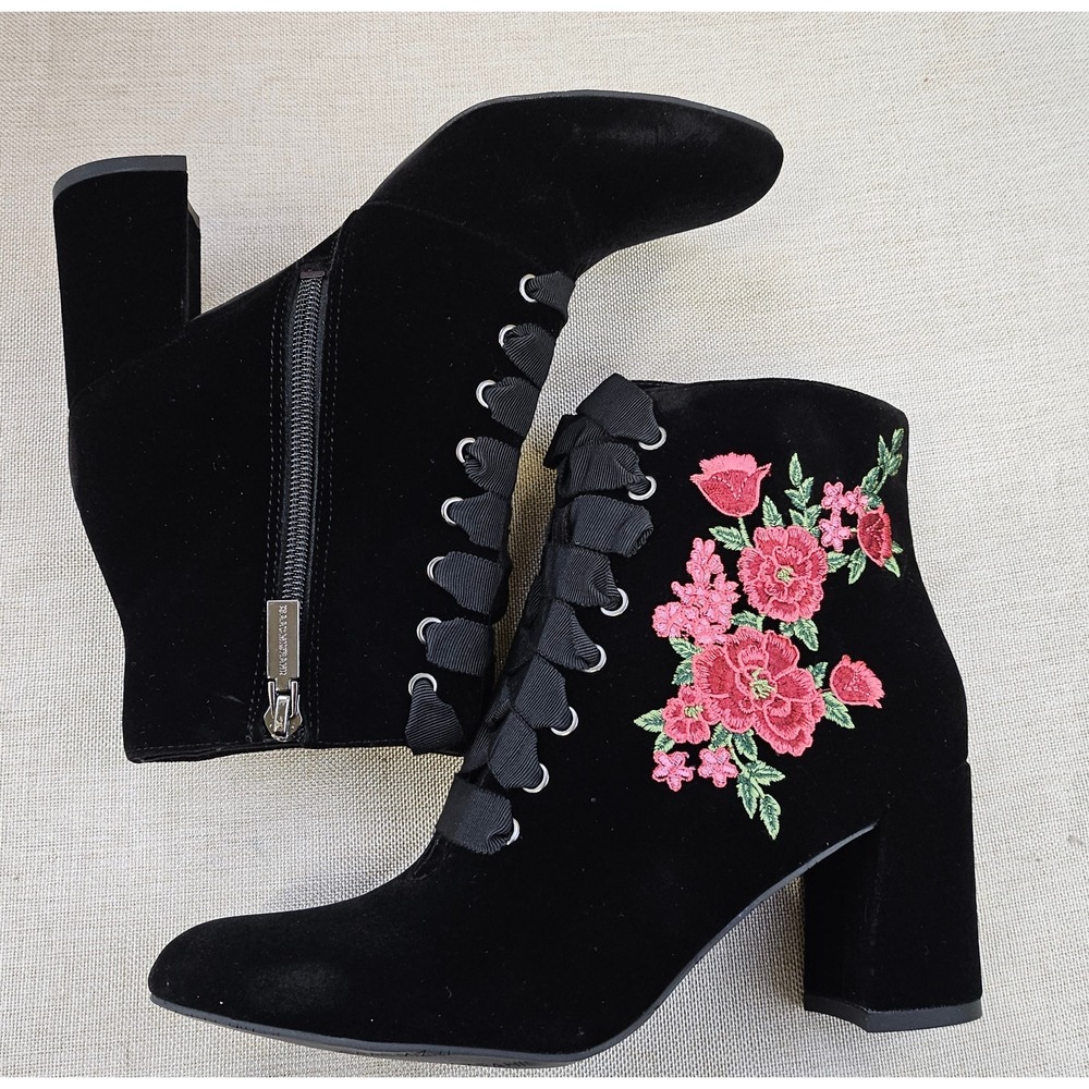 Isaac Mizrahi Delilah2 Black Velvet Embroidered Floral Lace Up Ankle Boot Sz 6.5